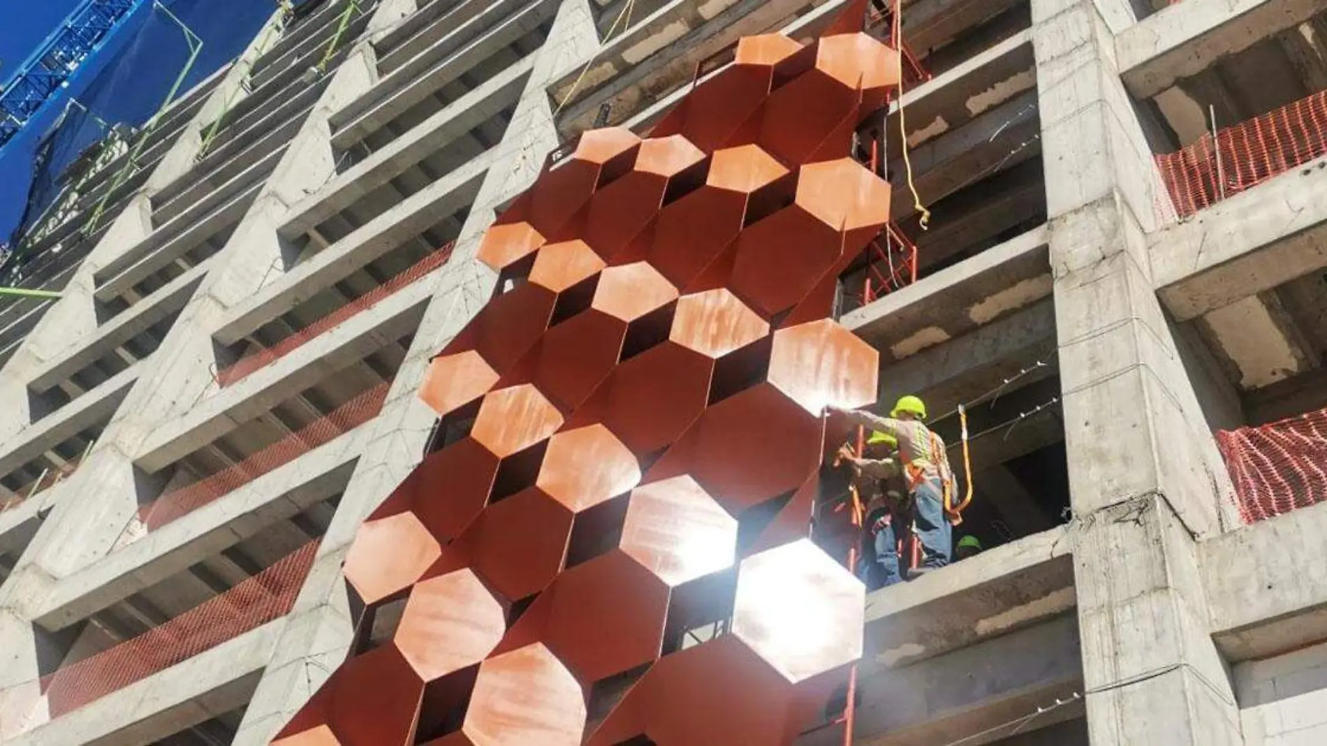 Fusionan arte y sostenibilidad en construcción vertical de León